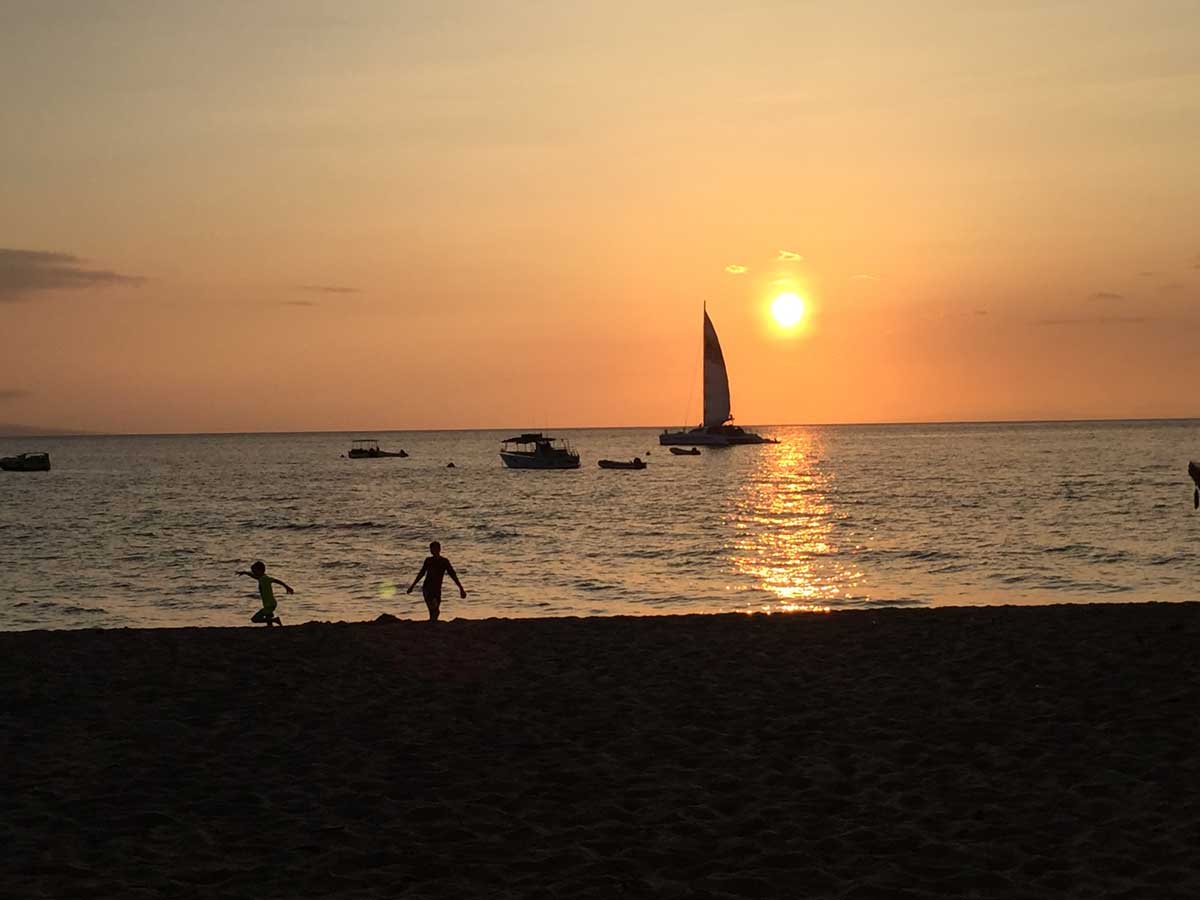 A glowing Maui sunset during a H.O.P.E. retreat